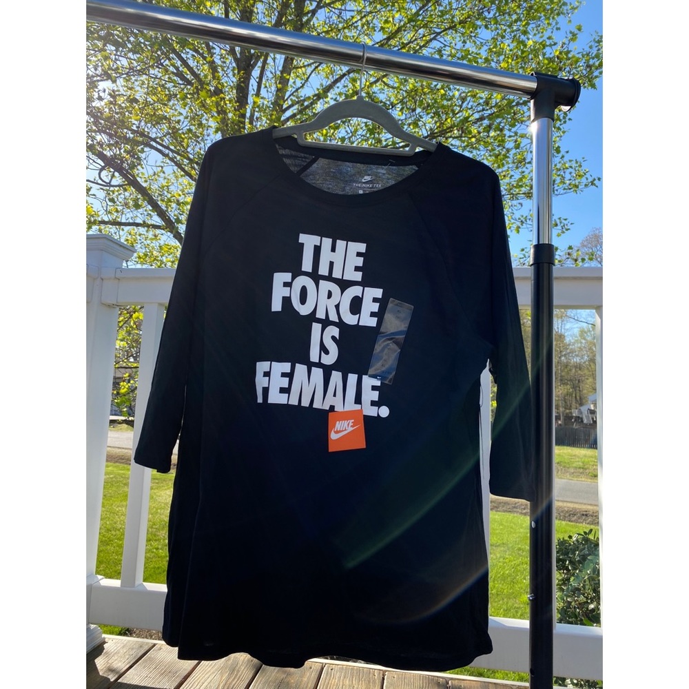 NWT Nike Women’s Empowerment Quarter Length Tee